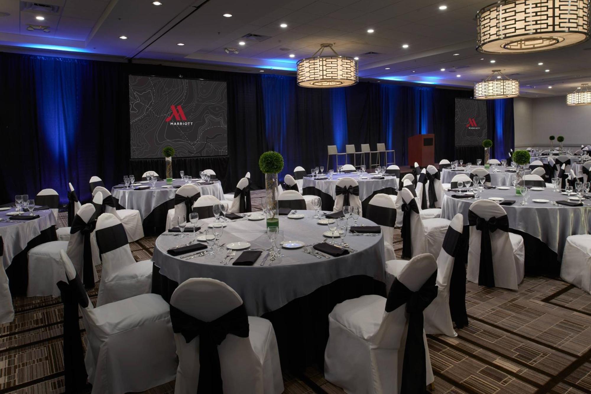 Marriott East Lansing At University Place Eksteriør billede